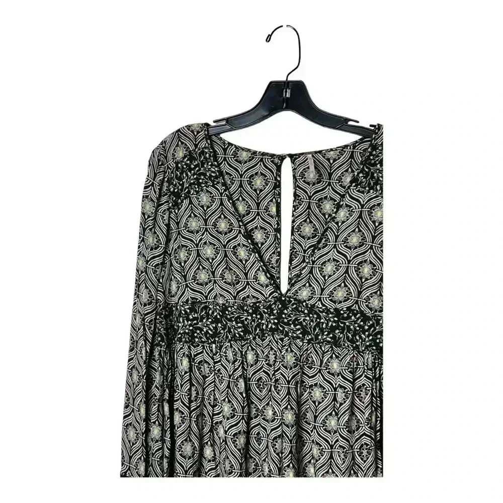 1514. FREE‎ PEOPLE ROLLING HILLS FLARED SLEEVE TOP SIZE XSMALL FLORAL PATTERN
